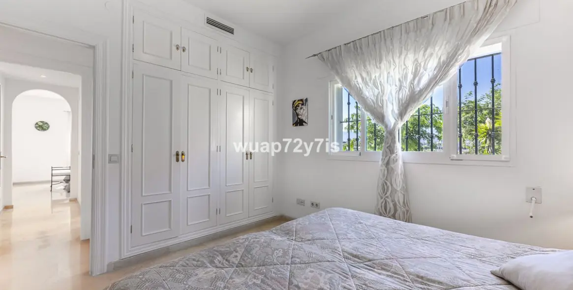 Продажа апартаментов на первом этаже в Estepona 13