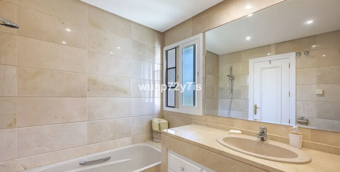 Продажа апартаментов на первом этаже в Estepona 15