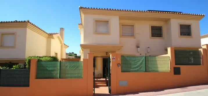 Venta de villa independiente en Los Pacos 1