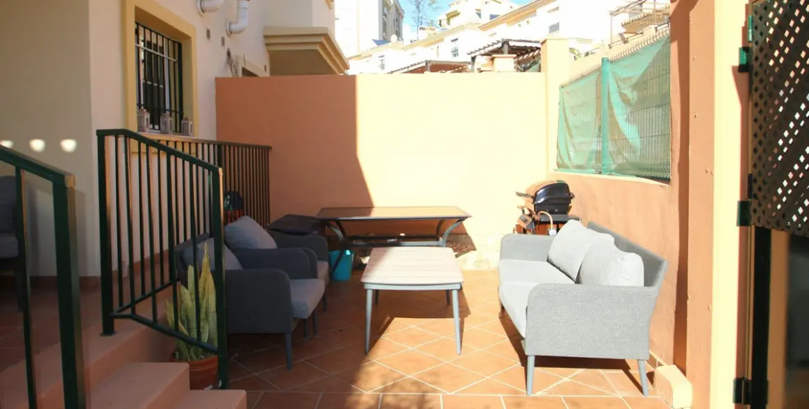 Продажа  отдельно стоящей виллы в Los Pacos 4