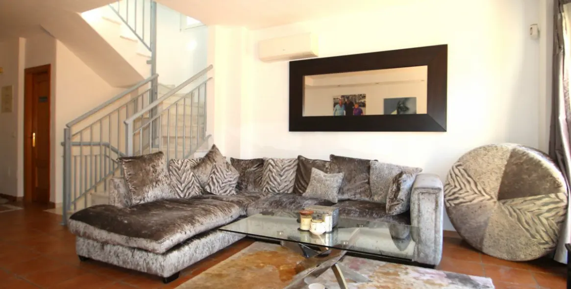 Продажа  отдельно стоящей виллы в Los Pacos 5