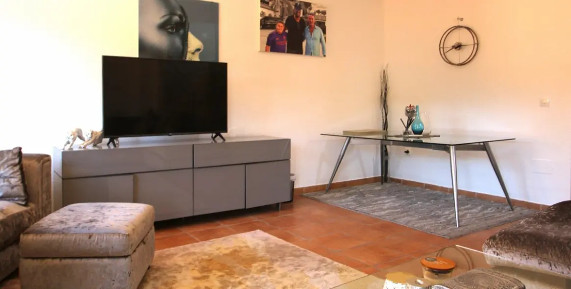 Продажа  отдельно стоящей виллы в Los Pacos 6