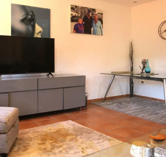 Venta de villa independiente en Los Pacos