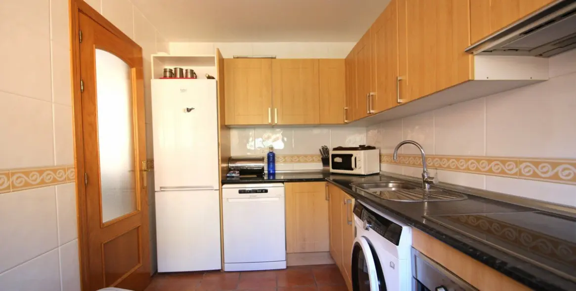 Продажа  отдельно стоящей виллы в Los Pacos 9