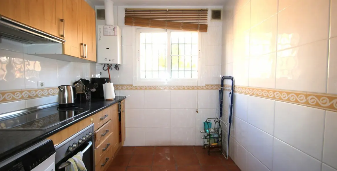 Продажа  отдельно стоящей виллы в Los Pacos 10