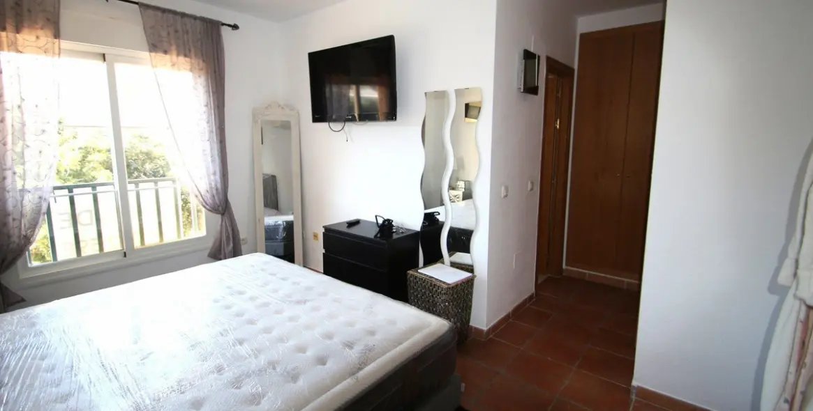 Продажа  отдельно стоящей виллы в Los Pacos 14