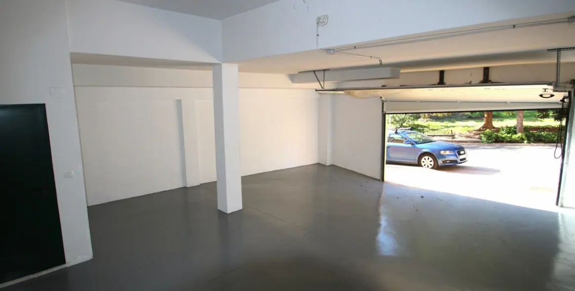 Продажа  отдельно стоящей виллы в Los Pacos 26