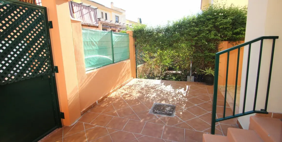 Продажа  отдельно стоящей виллы в Los Pacos 30