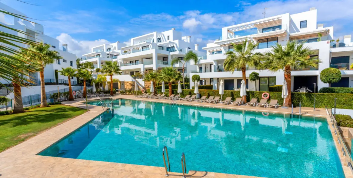 Продажа апартаментов на среднем этаже в Estepona 1