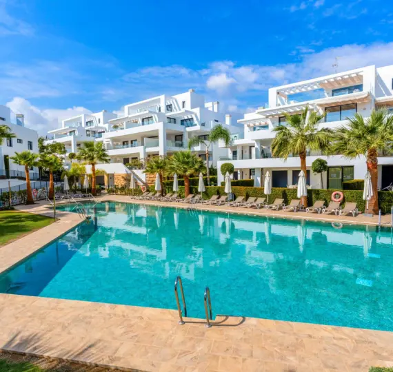 Venta de apartamento en planta media en Estepona