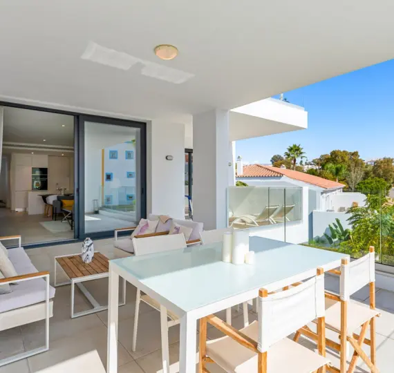 Venta de apartamento en planta media en Estepona