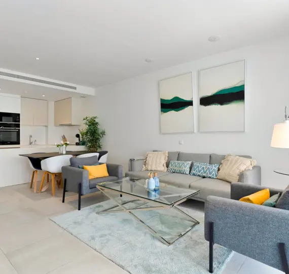 Venta de apartamento en planta media en Estepona