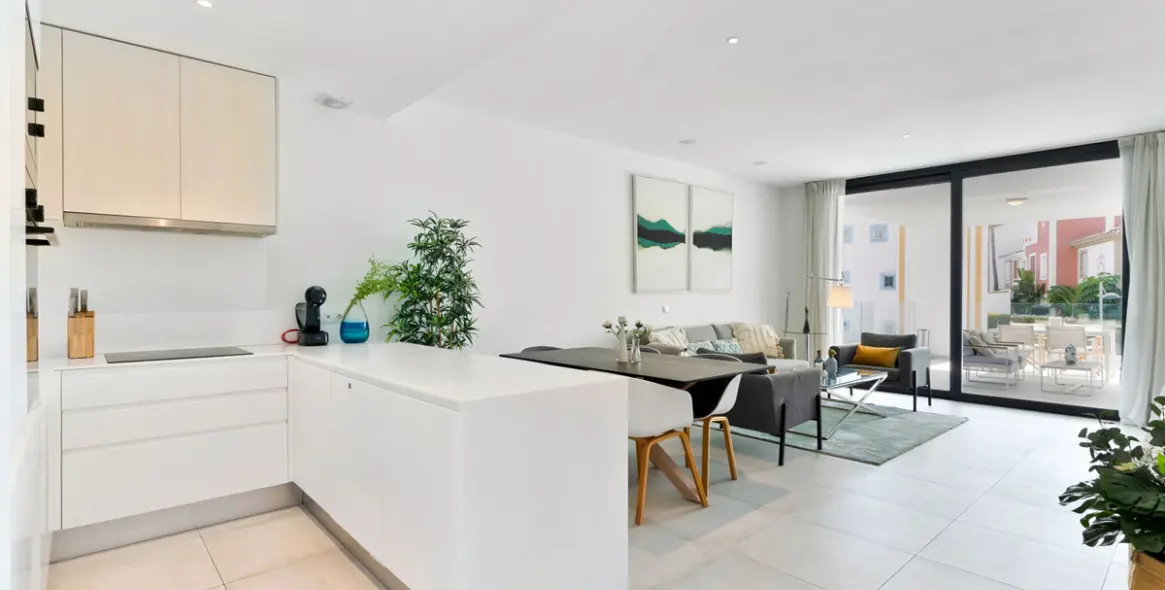 Продажа апартаментов на среднем этаже в Estepona 6