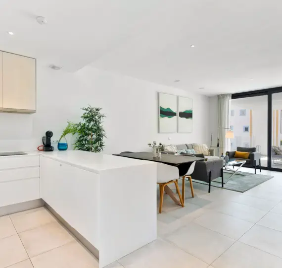 Venta de apartamento en planta media en Estepona