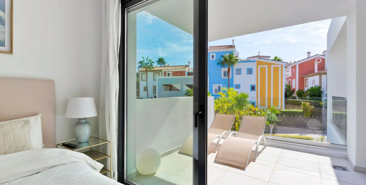 Продажа апартаментов на среднем этаже в Estepona 11