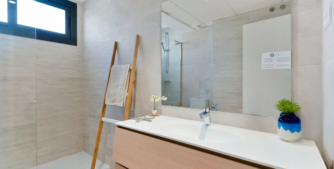 Продажа апартаментов на среднем этаже в Estepona 14