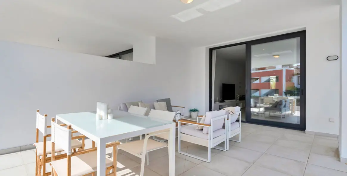 Продажа апартаментов на среднем этаже в Estepona 18