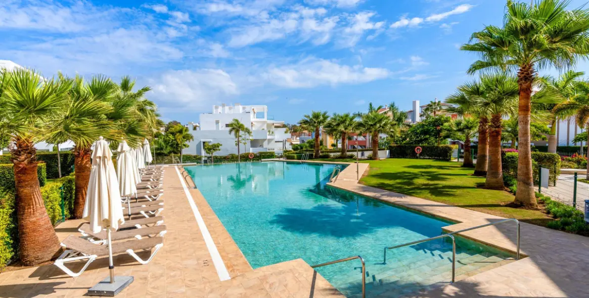 Продажа апартаментов на среднем этаже в Estepona 20