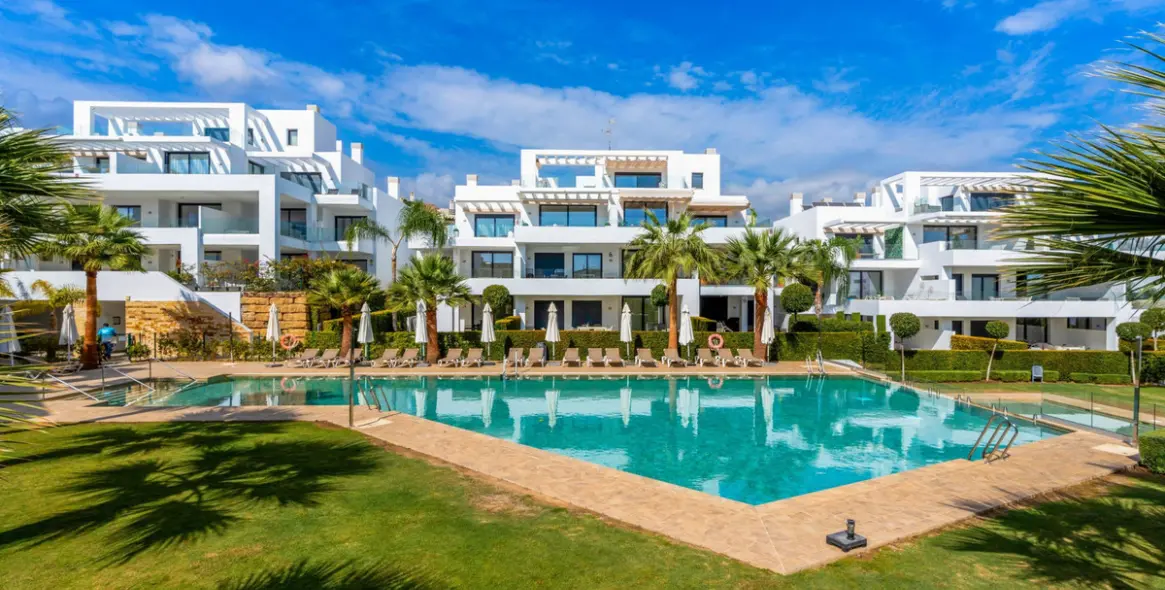 Sale of middle floor apartment in Estepona 21