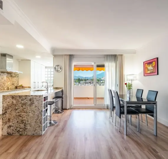 Venta de ático en San Pedro de Alcántara