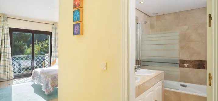 Продажа апартаментов на среднем этаже в Río Real 2