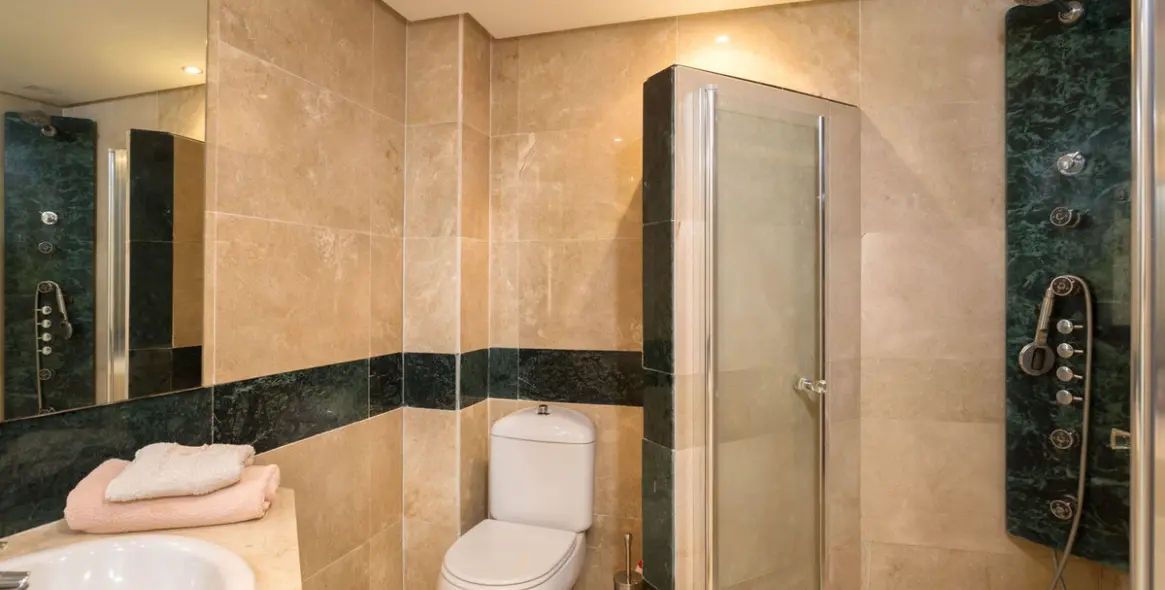 Продажа апартаментов на среднем этаже в Río Real 10