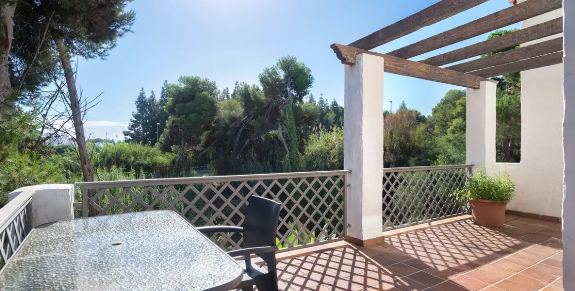 Продажа апартаментов на среднем этаже в Río Real 15