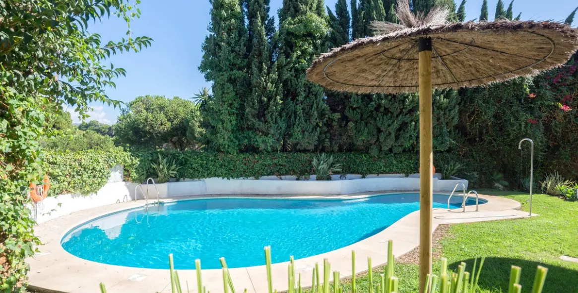 Venta de apartamento en planta media en Río Real 24