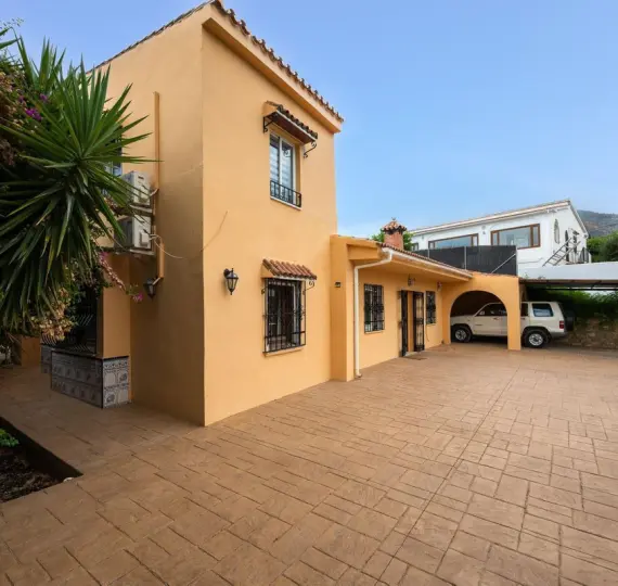 Sale of detached villa in Alhaurín el Grande