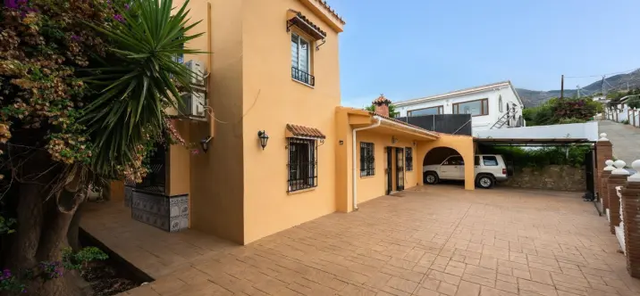Sale of detached villa in Alhaurín el Grande 0