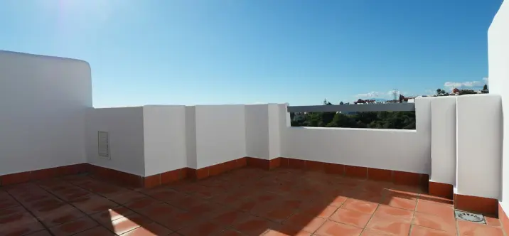 Продажа дома на две семьи в Cabopino 1