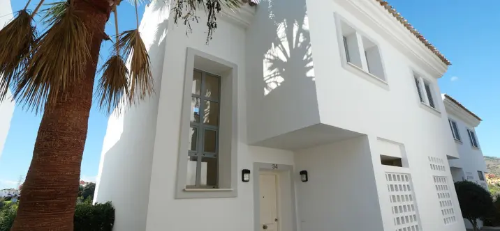 Продажа дома на две семьи в Cabopino 4