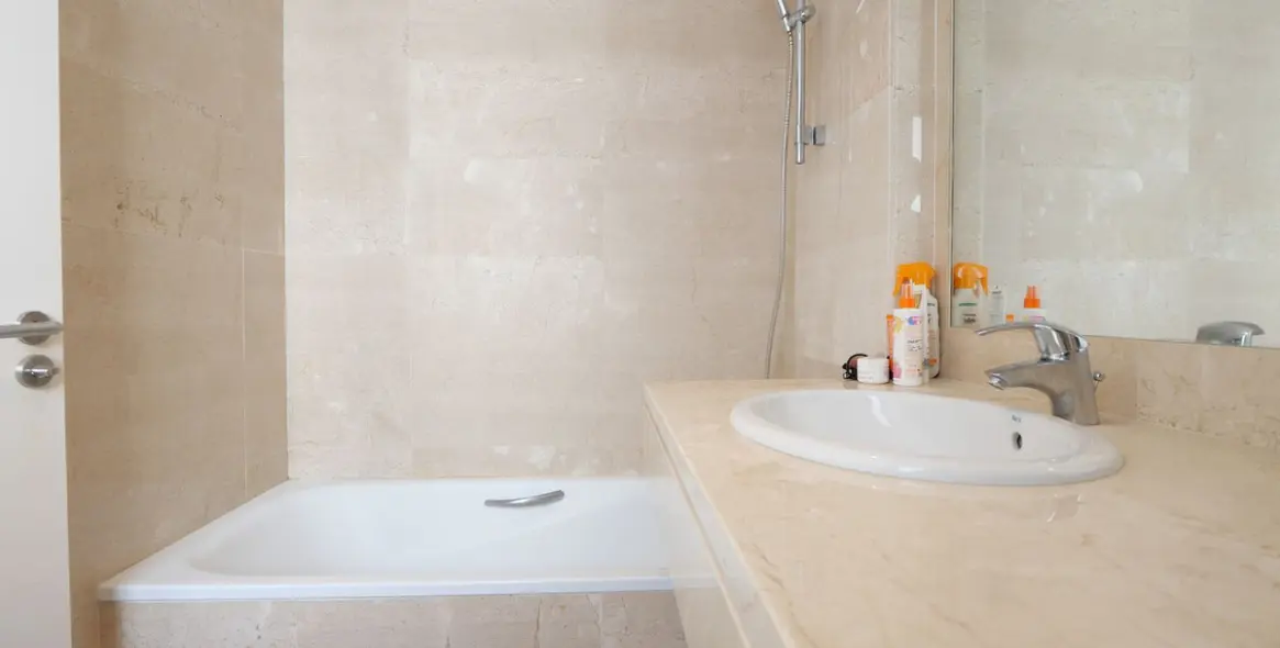 Продажа дома на две семьи в Cabopino 17