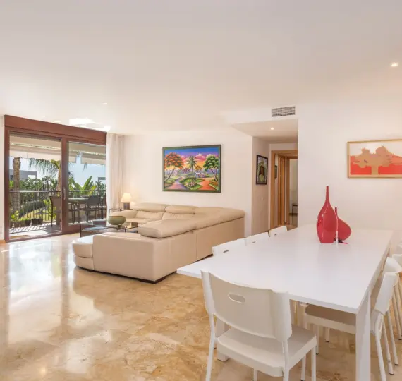 Sale of ground floor apartment in Altos de los Monteros