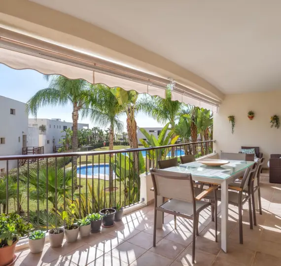 Sale of ground floor apartment in Altos de los Monteros