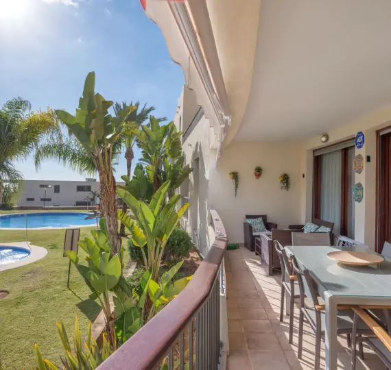 Sale of ground floor apartment in Altos de los Monteros