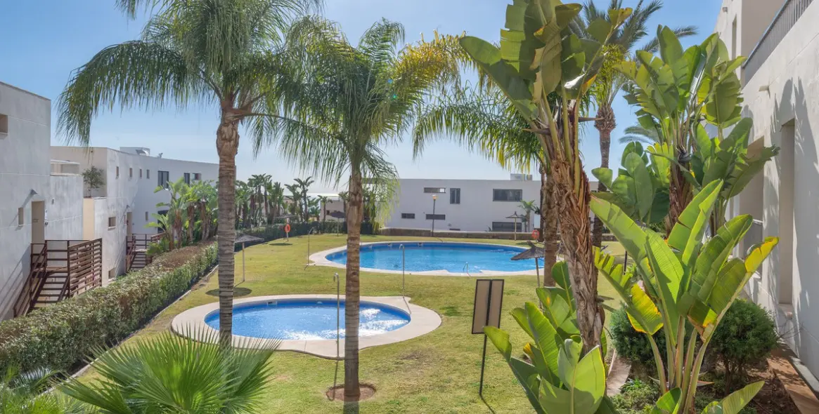 Sale of ground floor apartment in Altos de los Monteros 6