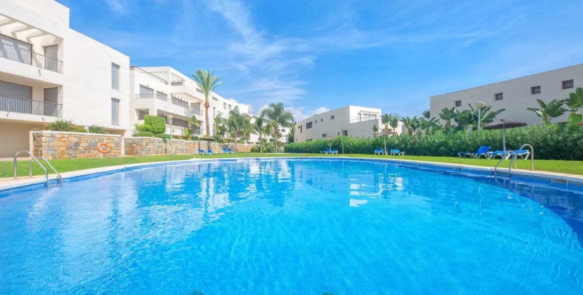 Sale of ground floor apartment in Altos de los Monteros 7