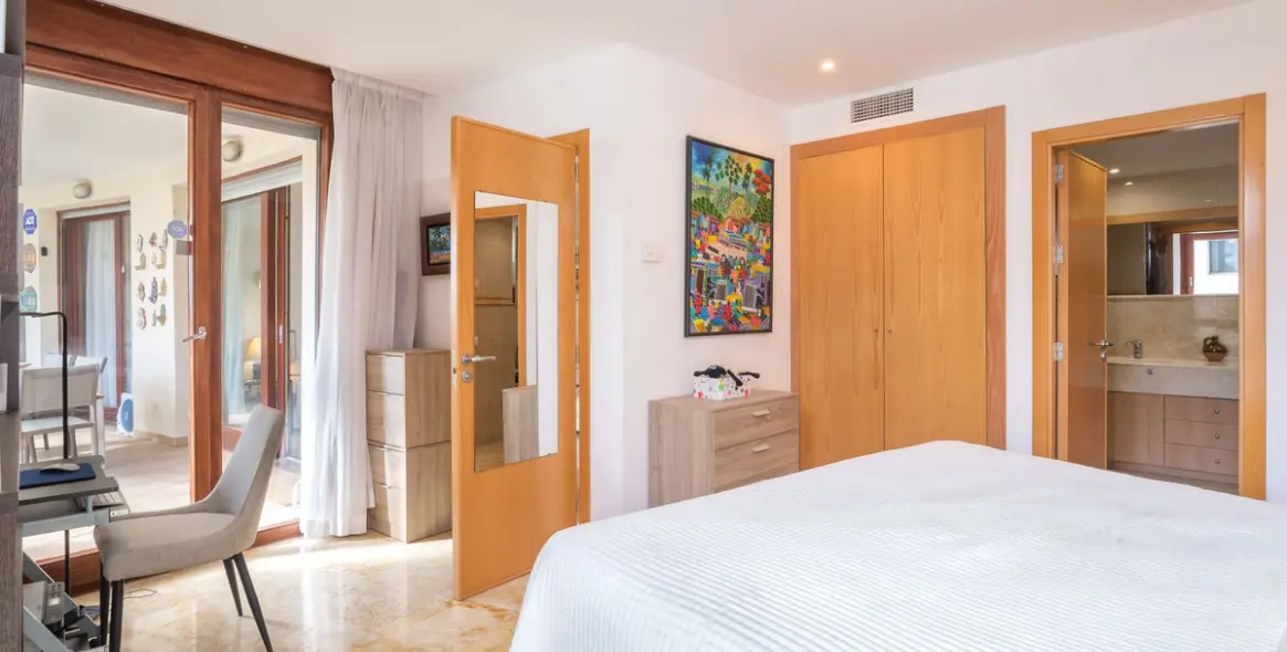 Sale of ground floor apartment in Altos de los Monteros 13