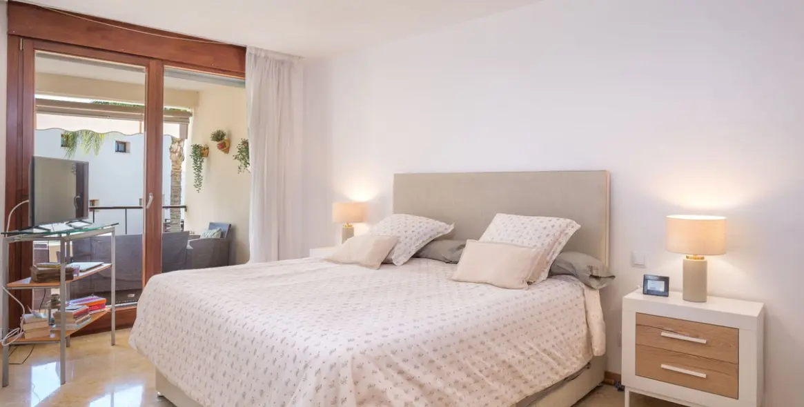 Sale of ground floor apartment in Altos de los Monteros 21