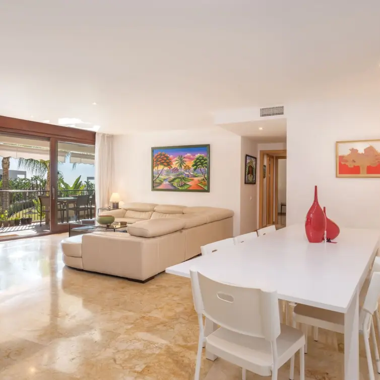 Sale of ground floor apartment in Altos de los Monteros