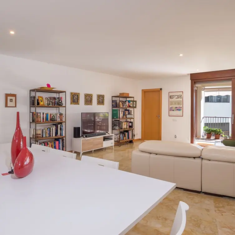 Sale of ground floor apartment in Altos de los Monteros