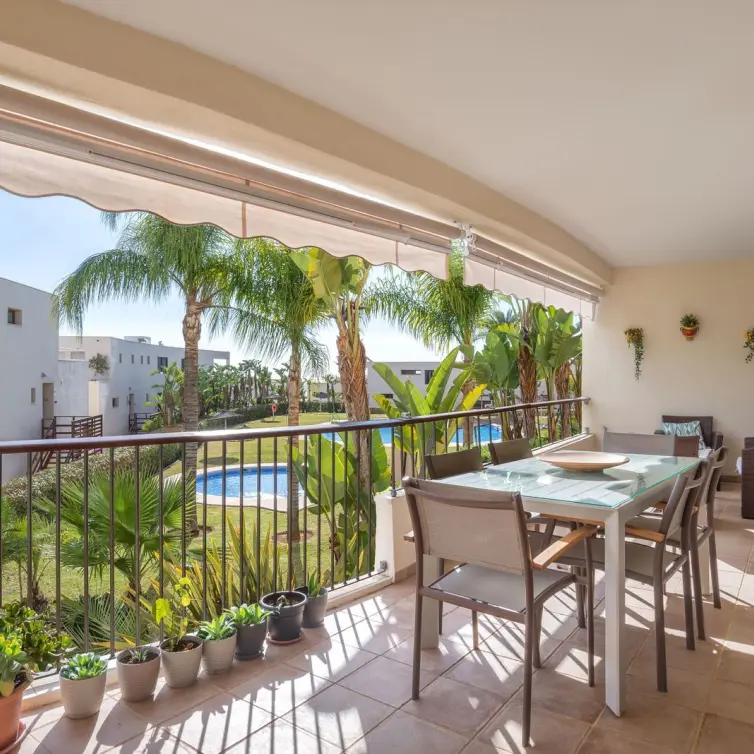 Sale of ground floor apartment in Altos de los Monteros