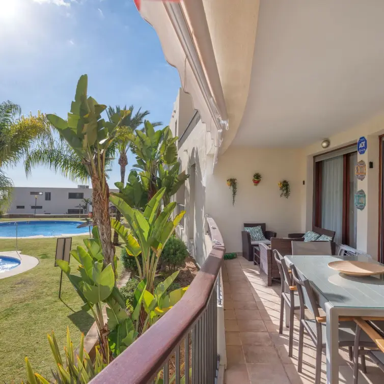 Sale of ground floor apartment in Altos de los Monteros