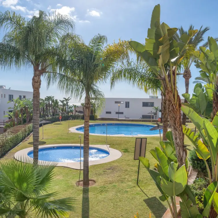 Sale of ground floor apartment in Altos de los Monteros