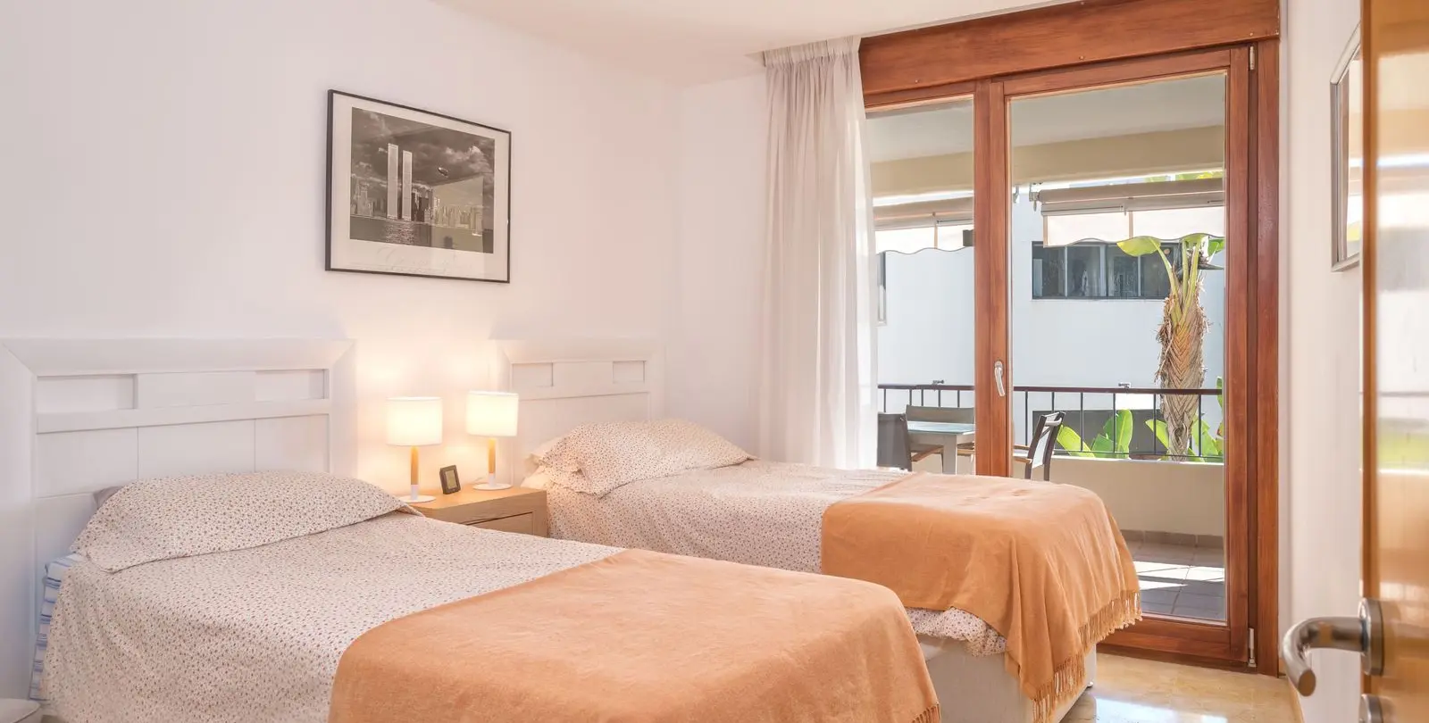 Sale of ground floor apartment in Altos de los Monteros 18