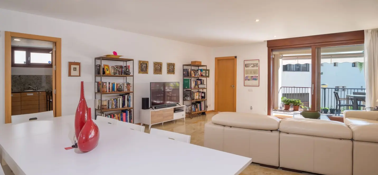 Venta de apartamento en planta baja en Altos de los Monteros 1