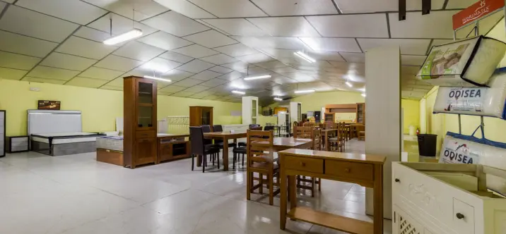 Venta de local comercial en Estepona 2