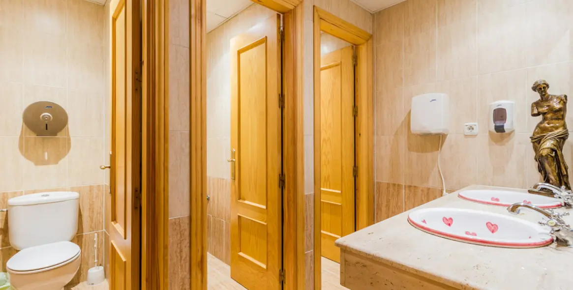 Продажа коммерческого помещения в Estepona 9