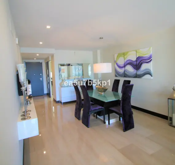 Sale of ground floor apartment in Benahavís